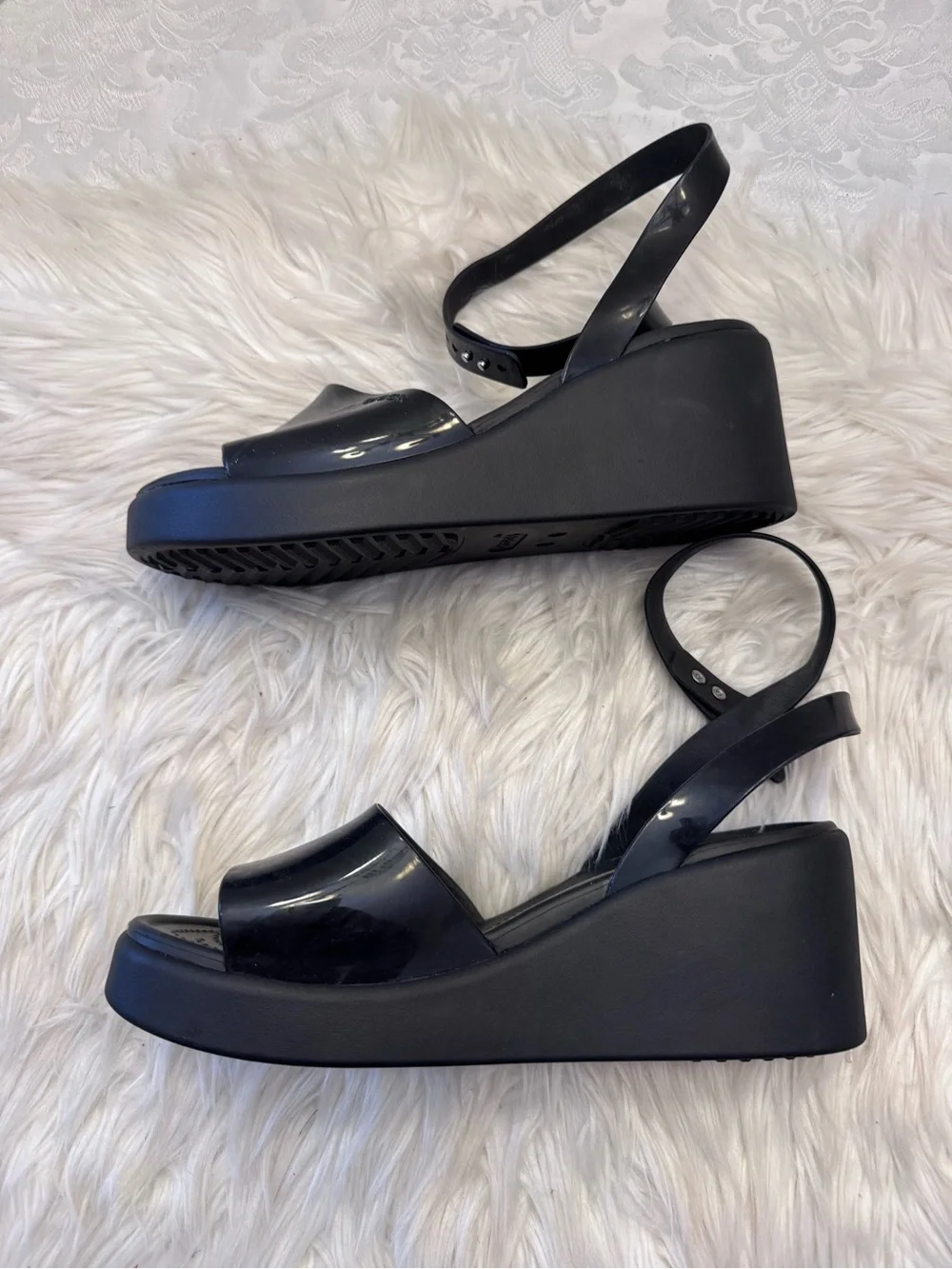Crocs Brooklyn Wedge Ankle Strap Black High Shine Sandal Comfort Shoe Size 11
